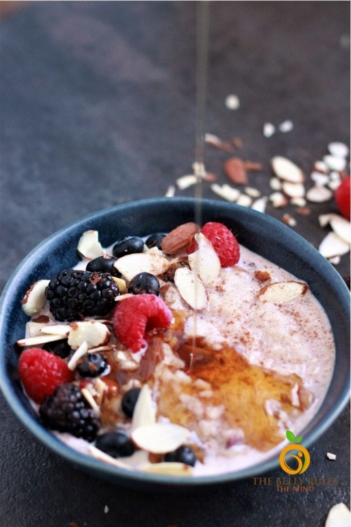 drizzinling maple syrup on rice porridge