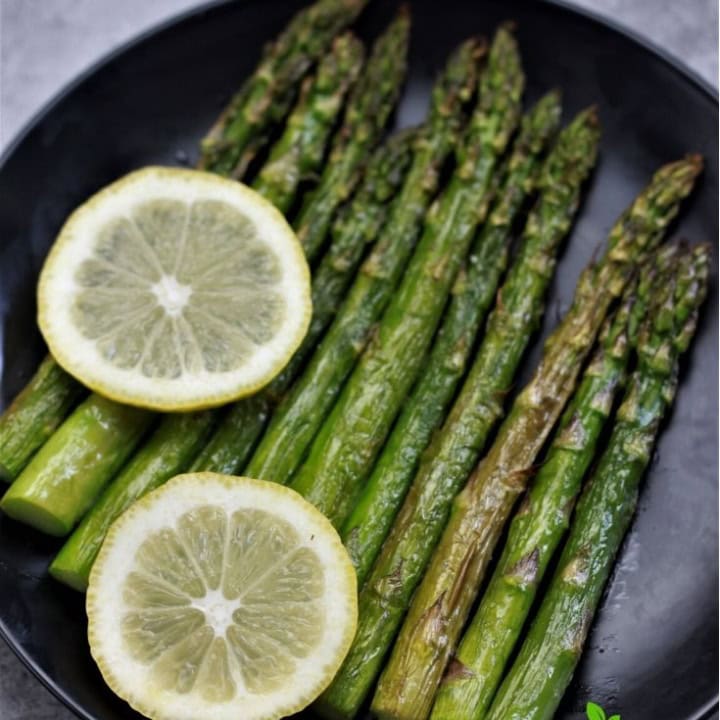Air Fryer Asparagus on a plate