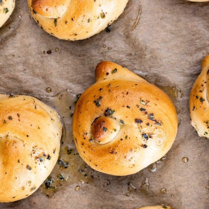 homemade garlic knots, garlic knots